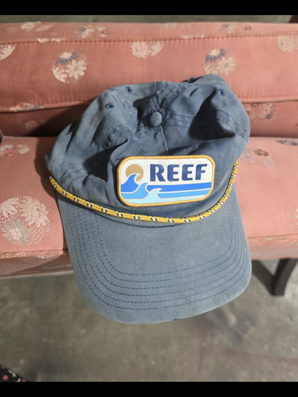 Reef faded blue cap with yellow rope trim